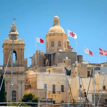 Charming One Bedroom Maisonette Paola