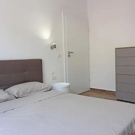 Charming One Bedroom Maisonette Apartamento