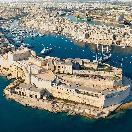 Charming One Bedroom Maisonette Apartment Paola