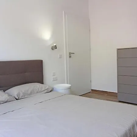Charming One Bedroom Maisonette In Historic Bormla 아파트 *