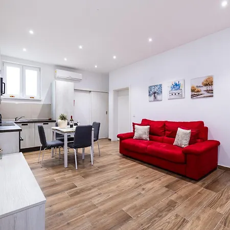 Charming One Bedroom Maisonette In Historic Bormla 아파트 *