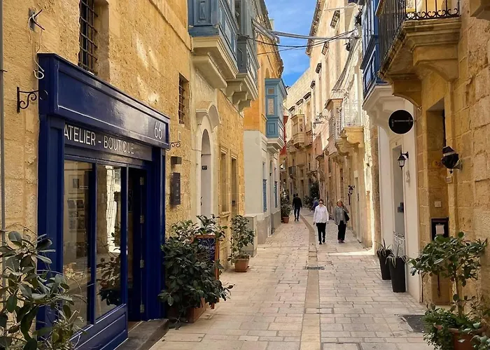 Charming One Bedroom Maisonette * Paola