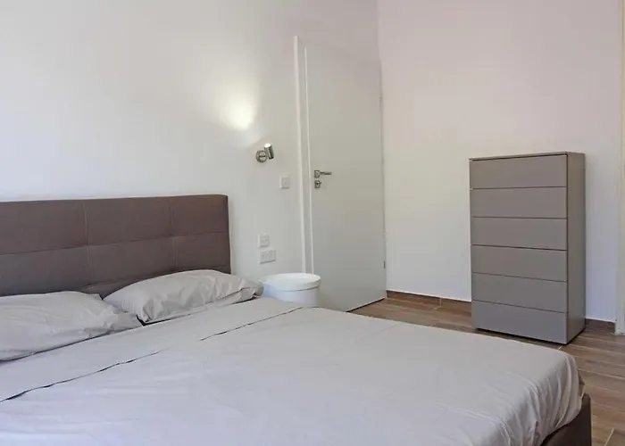 Charming One Bedroom Maisonette Apartment