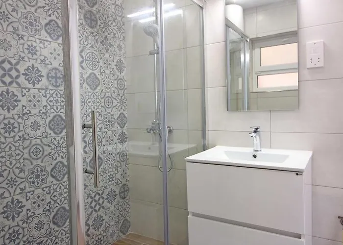 Charming One Bedroom Maisonette Apartment Paola